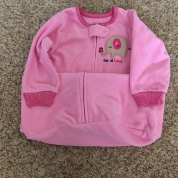 Adorable little girls jammies - Picture 3 of 7